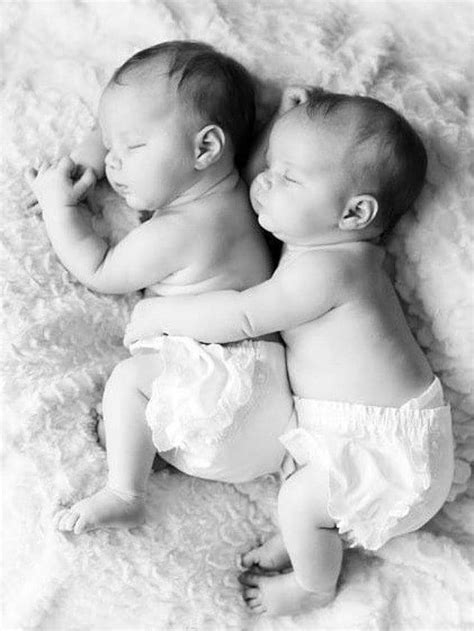 Twin Babies Sleeping - 23 photos which are simply visual sugar cubes | Briff.Me