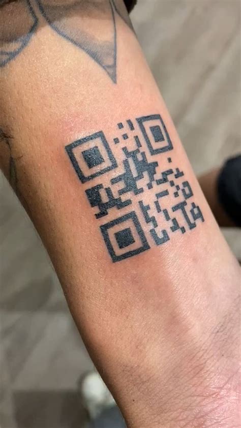 QR code tattoo [Video] | Alien tattoo, Clever tattoos, Secret tattoo