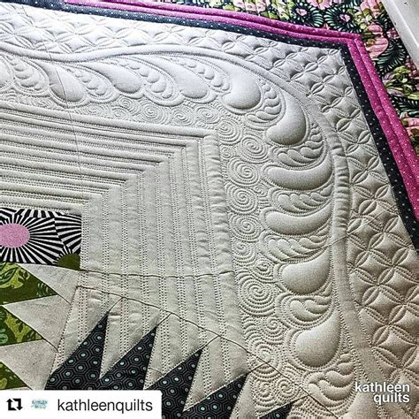 #Repost @kathleenquilts with @repostapp ・・・ Overly ambitious borders are just how I roll. # ...