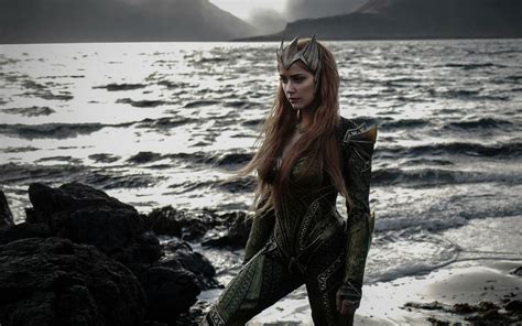 Aquaman: Amber Heard in costume di scena durante le riprese aggiuntive!