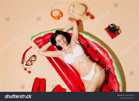 573 Clothed Happy Woman Beach Behind Images, Stock Photos & Vectors | Shutterstock