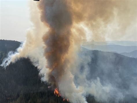 Goat Rocks Fire meeting in Packwood provides answers for residents