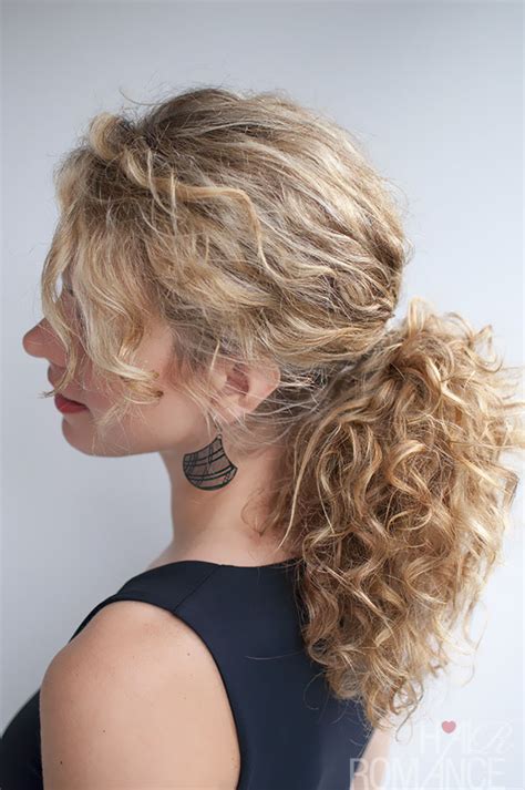 Curly hairstyle tutorial: The Curly Ponytail - Hair Romance