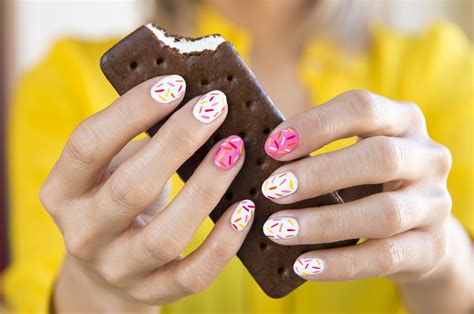 How To Get This Delicious Sprinkle Nail Art | StyleCaster