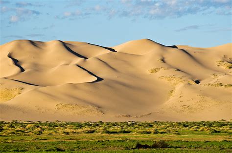 Gobi desert sand dunes | Khongoryn Els Sand Dunes, Gobi Gurv… | Flickr