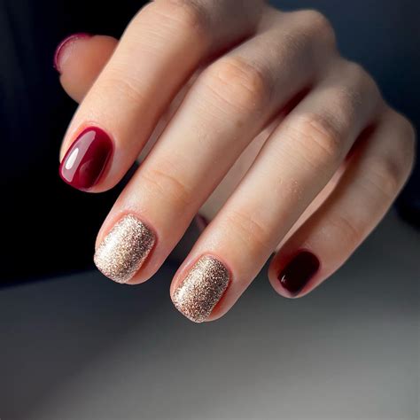 Những Mẫu Nail Hồng Vàng Tinh Tế: Thời Trang Đẳng Cấp