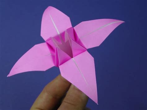 Origami Lily How To Make An Flower « :: Wonderhowto - Universal Leisure Lifestyle