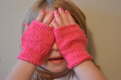 Crochet in Color: Pink Girly Mitts