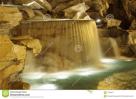 Rome: Trevi Fountain at Night Stock Image - Image of colosseum, caput: 71099617