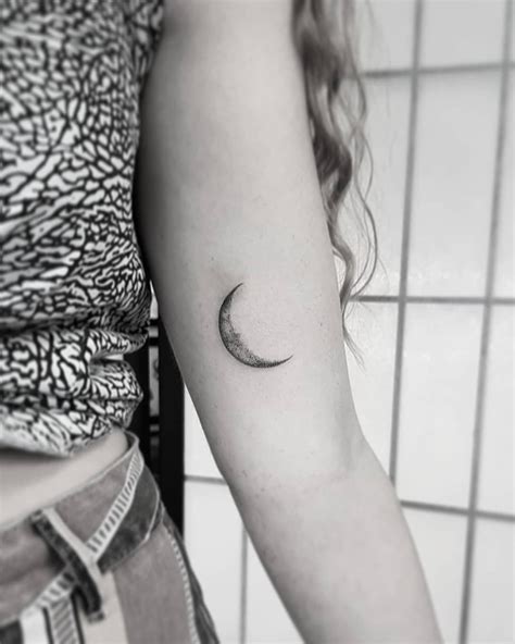 The Coolest Crescent Moon Tattoos (And What They Mean) in 2020 | Crescent moon tattoo, Small ...