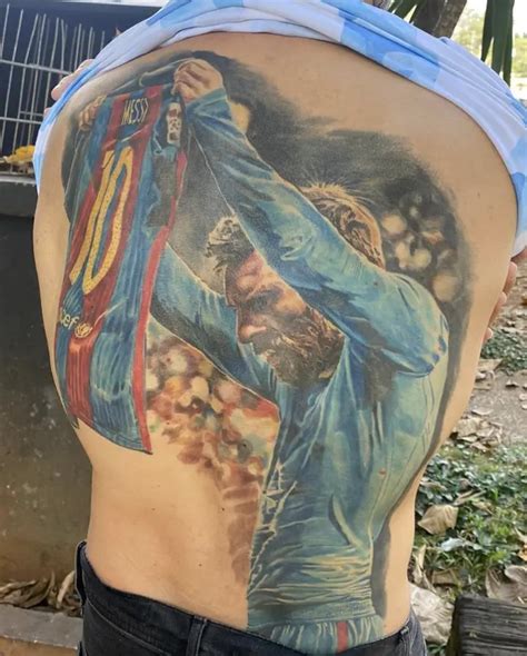 See what Barcelona legend Lionel Messi did after a fan drew a tattoo of him on his back ...