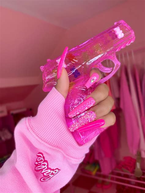 The Best 14 Baddie Wallpapers Pink Gun - greatfronticonic