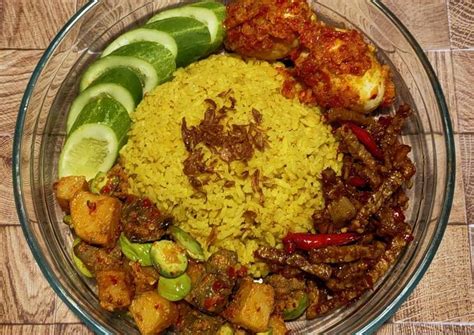 Resep Nasi Kuning Viral pakai Bumbu Racik Ikan + Lauk Pelengkapnya oleh ...