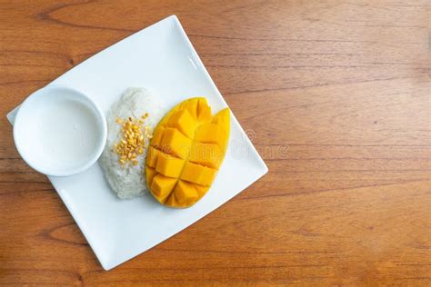 Mango Sticky Rice with Coconut Milk. Pulut Mangga Stock Photo - Image ...