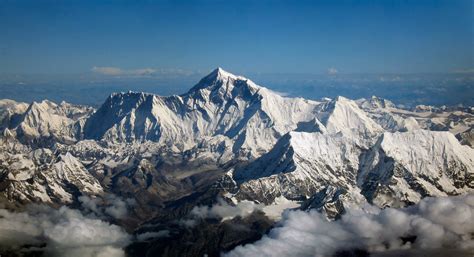 File:Mount Everest as seen from Drukair2 PLW edit.jpg - Wikipedia