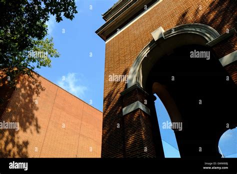 Kensington Library and Town Hall Stock Photo - Alamy