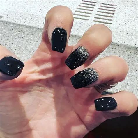 40+ Irresistible Black Glitter Nails For You This Season