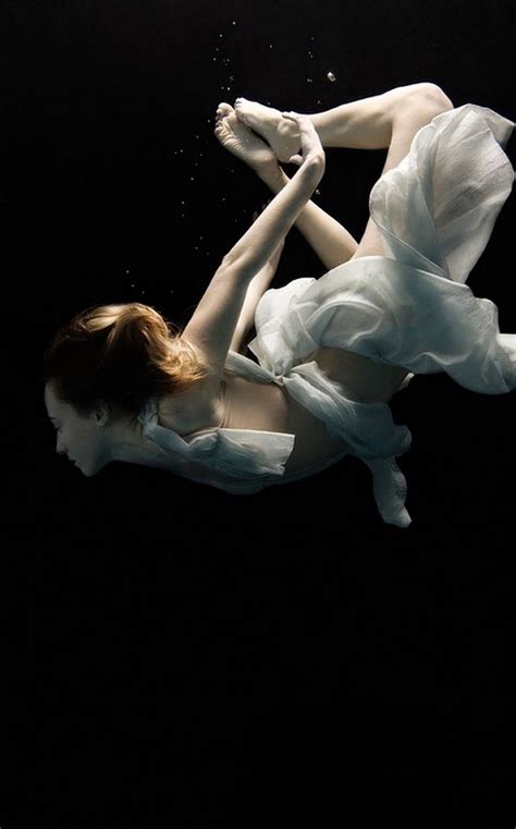 uniQuePic: Amazing Underwater Photography of Women by Nadia Moro