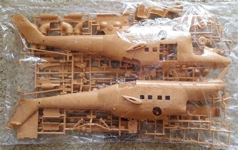 SOVIET "MIL Mi-24" "HIND" GUNSHIP HELICOPTER - 1/48 Scale Model Kit by ...