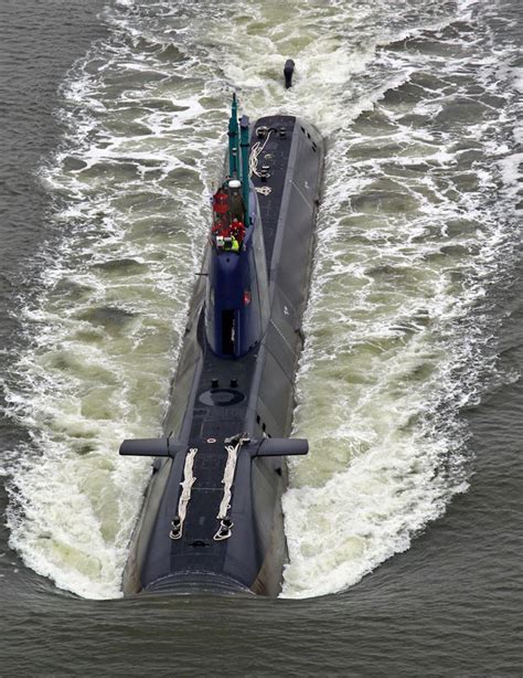 Israeli Navy Dolphin 2-class submarine INS Rahav in the Kiel Canal in December 2015 : r/submarines