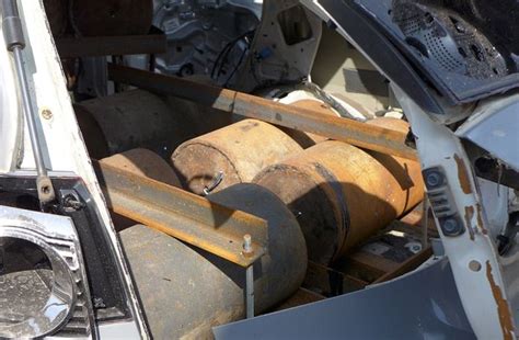 ISIS Car Bomb Factory Discovered In Mosul (11 pics)