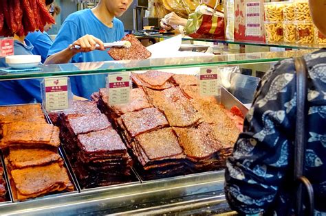 Singapore Chinatown Street Market - Night Market in Singapore Chinatown ...