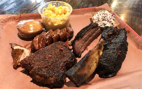 plate_terry_blacks_barbecue_austin_texas - The Travel Mentor