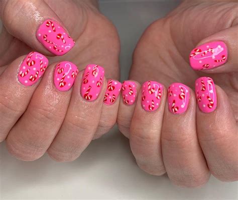 candy-cane-nail-art-designs-for-the-christmas-season-10 - K4 Fashion