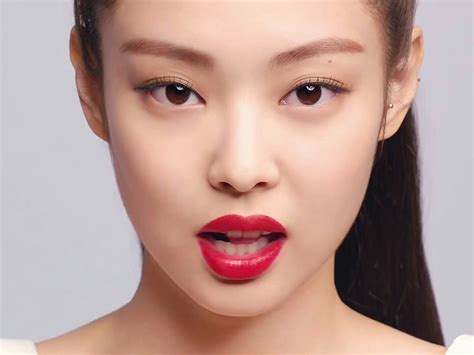 K-Pop Famous Girls, Jisoo Vs Jennie: Who Rocks ‘Elegant Nude Makeup ...