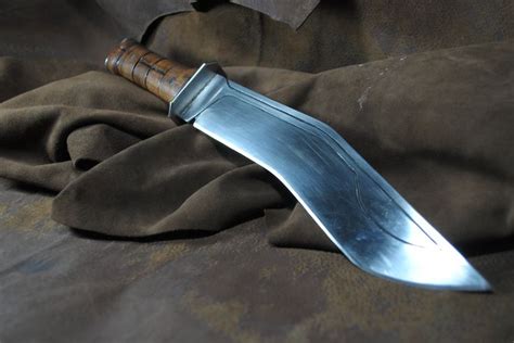 halo reach emile knife - Google Search | Halo reach emile, Outdoor survival, Knife