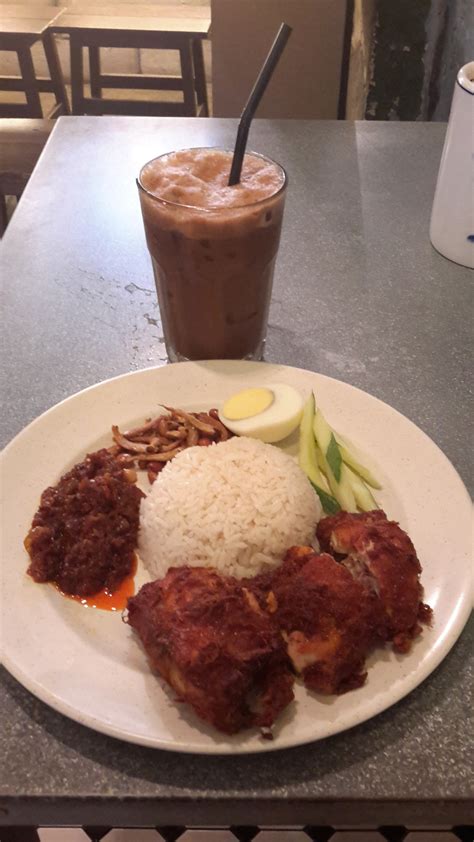 Nasi Lemak Ayam At Ali, Muthu & Ah Hock Kopitiam Cafe - Skye Travels