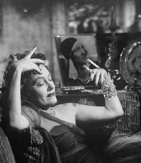 Gloria Swanson as Norma Desmond | Hollywood, Old hollywood movies ...