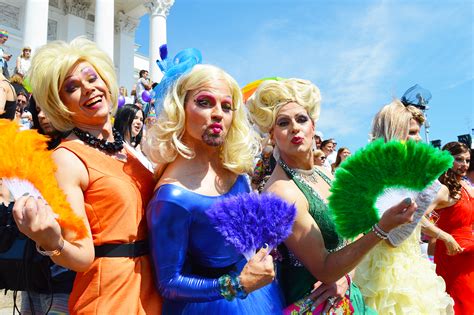 lgbtq-festival-helsinki-pride-parade-2016-04 | Gay Travel Blog - Couple of Men