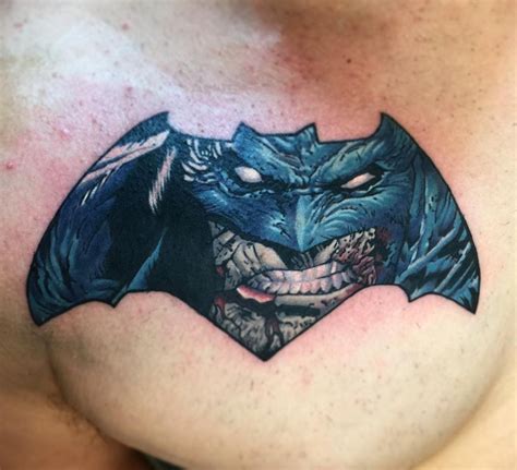 Arriba 61+ imagen batman logo chest tattoo - Abzlocal.mx