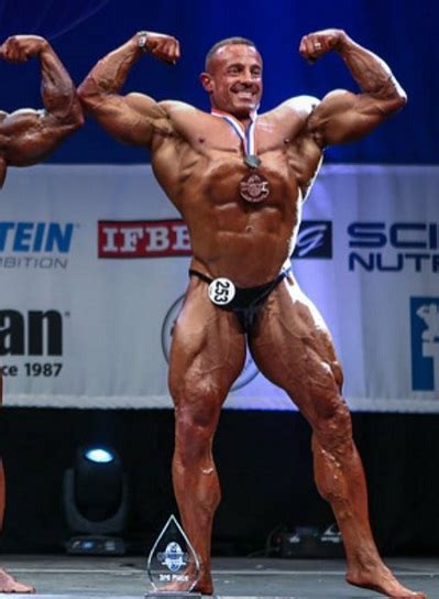 world bodybuilders pictures: united kingdom bodybuilder Chris Jones