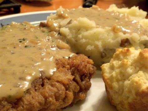 Chicken Fried Steak with mashed potatoes and biscuits : r/FoodPorn