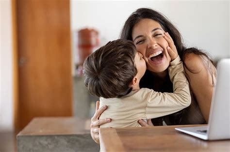 50 Kata-kata untuk Hari Ibu yang Sedih, Menyentuh Hati dan Bikin Nangis - Sonora.id