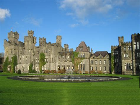 File:Ashford Castle in County Mayo.jpg - Wikimedia Commons
