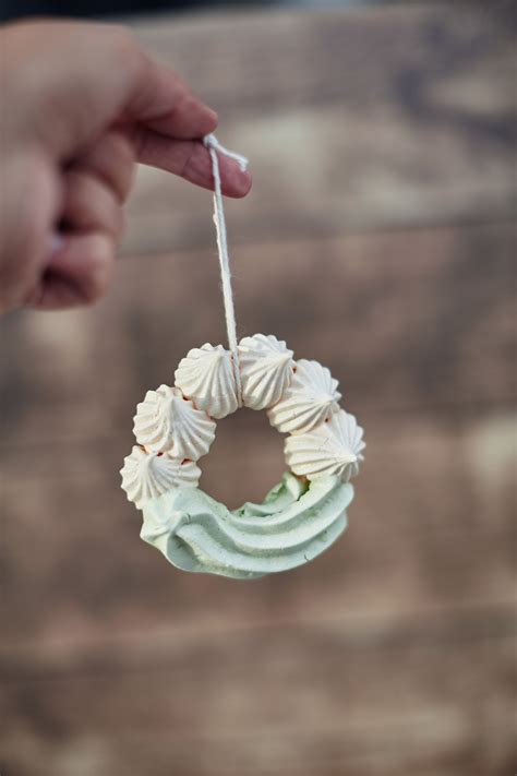 Easy to make and Meringue WreathsLucky Pony