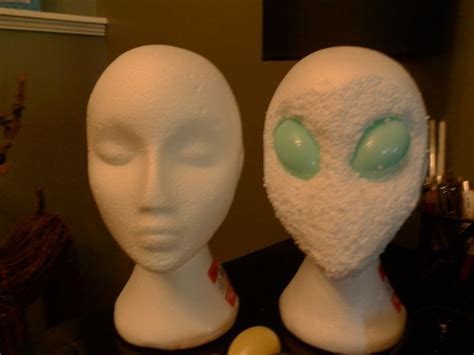 Alien styrofoam head idea (those are Easter eggs for the eyes!) Alien Halloween, Halloween Props ...