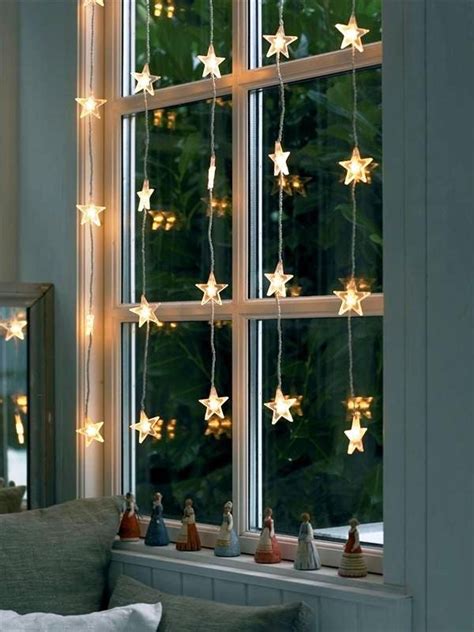 25 Rustic Christmas Window Decorations Ideas - Decoration Love