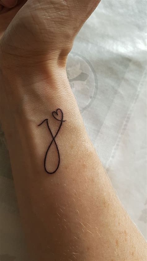 Mn 1ste tattoo. De letter J. | Tattoos for women small meaningful, Small tattoos simple, Tattoos ...