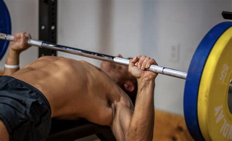 The 8 Most Common Bench Press Form Mistakes | BarBend