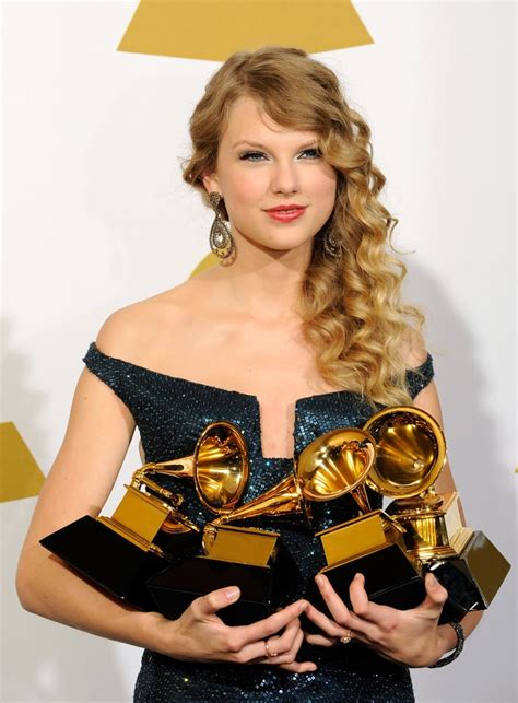 What Awards Does Taylor Swift Have - Image to u