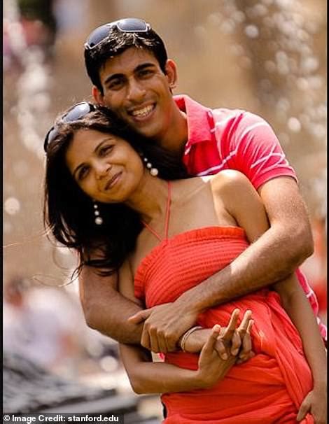 Rishi Sunak Wife: Biography, Age, Family, Facts about Akshata Murthy ...