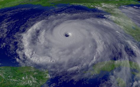 What is the Difference Between Hurricanes and Mid-Latitude Cyclones?