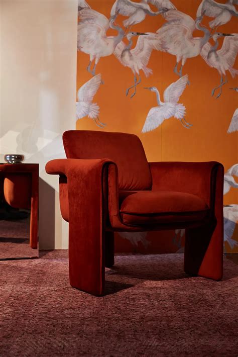 Floria Velvet Chair | Urban Outfitters Urban Outfitters Home, Urban Outfitters Apartment, Design ...