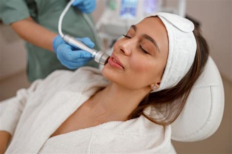 Aesthetician vs Esthetician: Does the Extra A Really Make a Difference? - Luxe Luminous