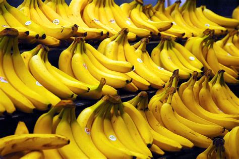 How Many Carbs In A Banana? Learn About The Benefits Of This Fruit!