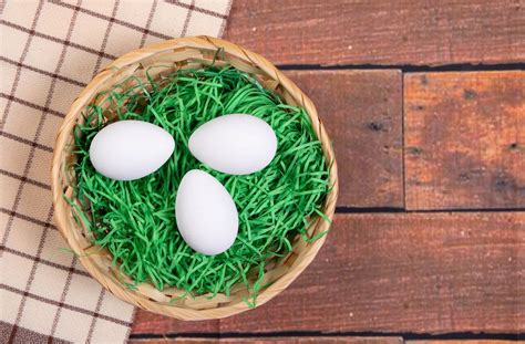 Easter eggs in the basket - Creative Commons Bilder